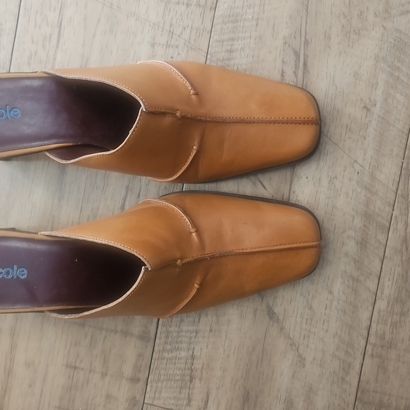 Nicole - Picture 2 of 2